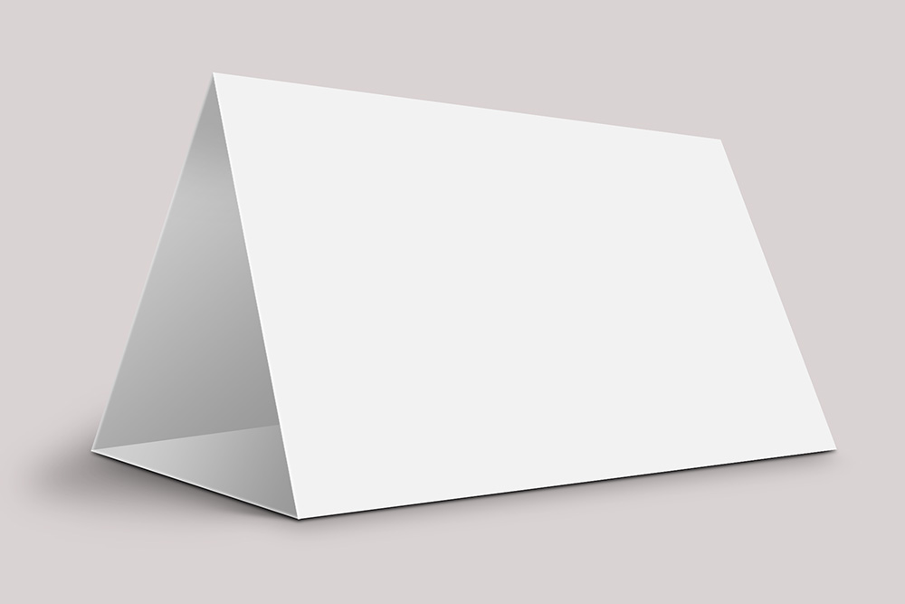 02-folded-desk-calendar-mockup