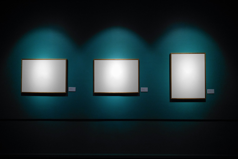 12-gallery-wall-pictures-mockup-psd-template
