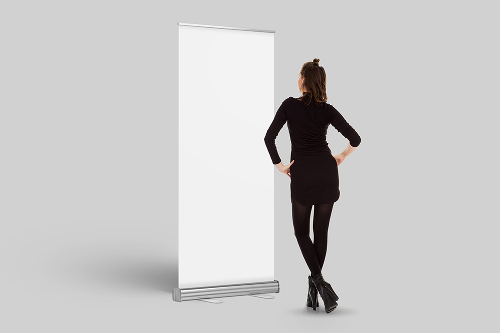 17-exhibition-woman-looking-at-banner