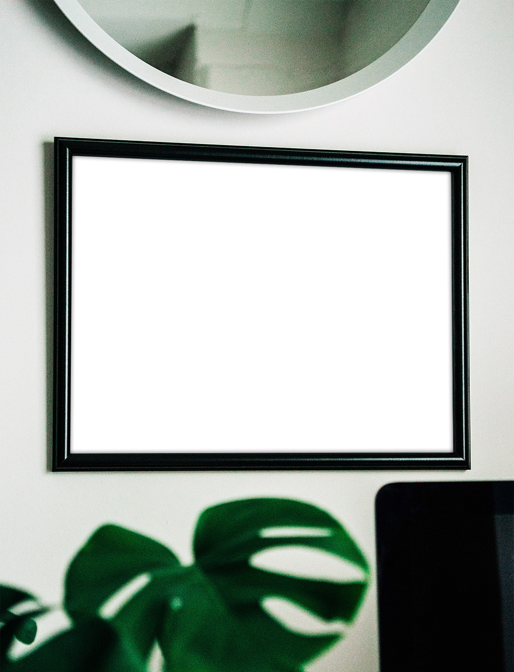 21-landscape-picture-frame-on-wall-mockup