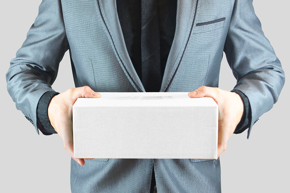 21-man-holding-box-mockup-psd