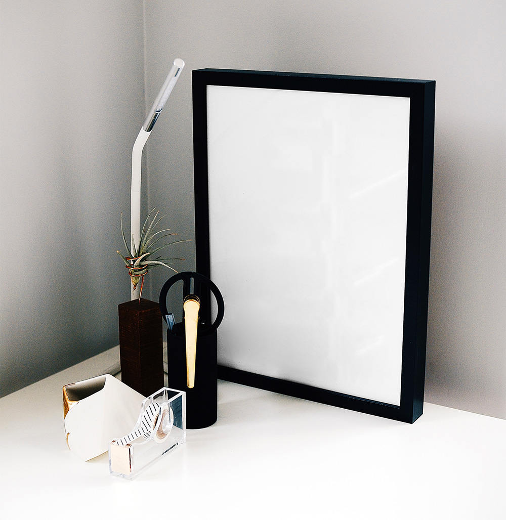 29-black-desk-icture-frame-mockup