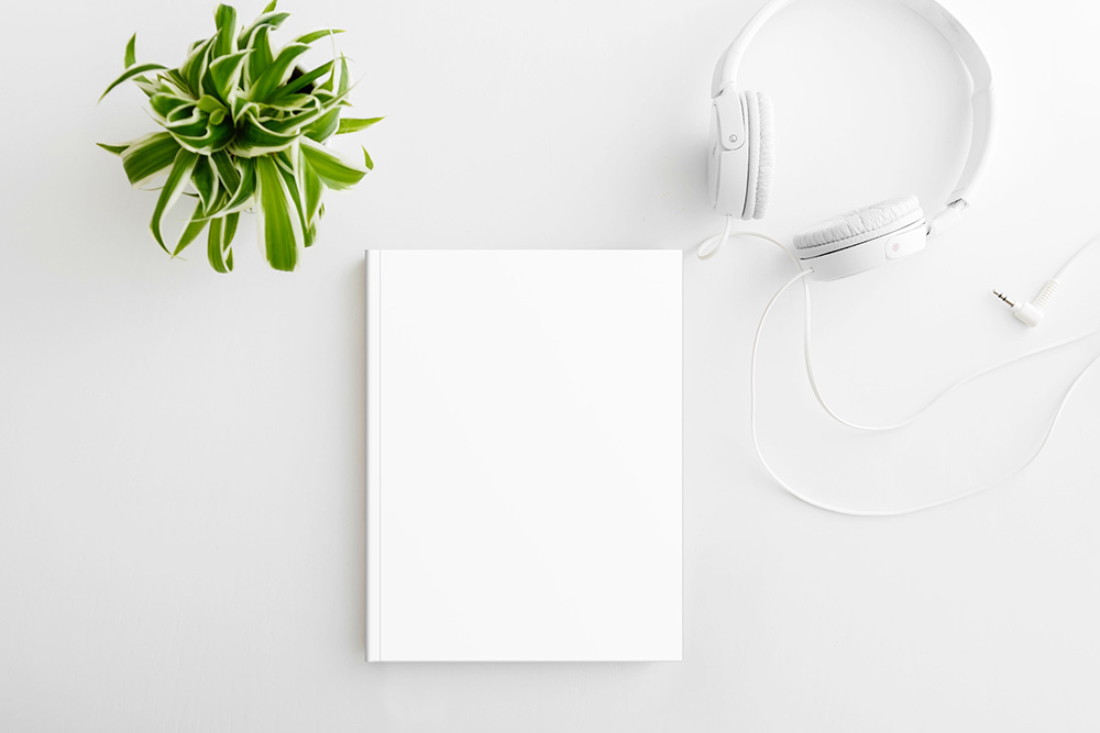 31-book-on-desk-mockup